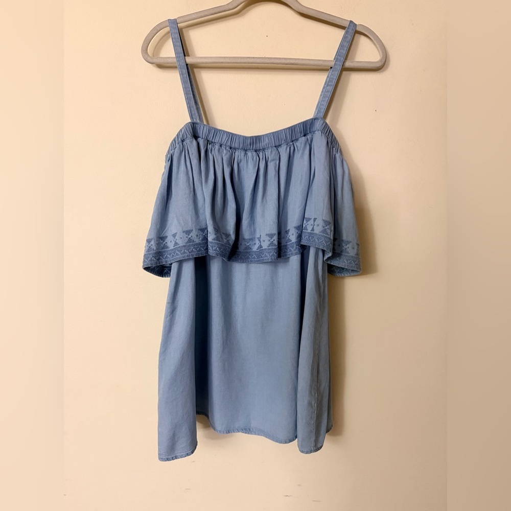 Easel NWT Lightweight Chambray Tiered Tank Top with Cross Stitch detail, Sz L